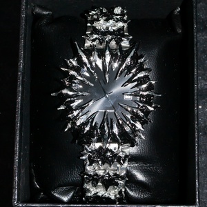 Montre gothique Y2K personnalisée en albâtre avec mouvement à quartz pour homme, décoration unique, montre-bracelet à griffes, style gothique, fabrication artisanale - Product Image 1