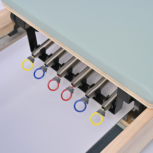 Matériel de Pilates ajustable avec logo personnalisable, ressorts allemands, lit de Pilates Premium en <span class=keywords><strong>bois</strong></span> de chêne blanc durable et pliable - Product Image 3