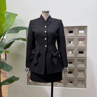 Collection Automne 2026 Luxe Léger : Ensemble Deux Pièces Amincissant avec Veste à Nœud à la Taille et Jupe Mi-longue Moulante