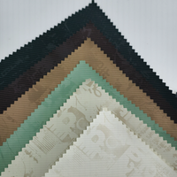 Tissu Pongee Mat Ultra Fin 75D Ripstop Enduit PU 100% Polyester Imperméable Respirant Tricoté pour Vestes d'Hiver d'Extérieur