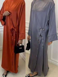 Abaya Elegante e Modesta per Donne, Vestito Lungo fino alla Caviglia con Spalline in Tessuto Satinato, Traspirante e Comodo, Ultima Moda per EID e Ramadan - Product Image 2
