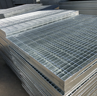 Grilles en acier galvanisé à chaud soudées, couvercles de drains, plateformes de passerelle, allées, marches d'escalier en acier