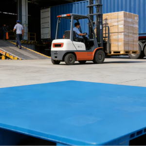Paleta <span class=keywords><strong>de</strong></span> HDPE <span class=keywords><strong>de</strong></span> una sola cara para logística <span class=keywords><strong>de</strong></span> cadena <span class=keywords><strong>de</strong></span> frío, con entrada <span class=keywords><strong>de</strong></span> 4 vías, cubierta ventilada, flujo <span class=keywords><strong>de</strong></span> aire superior, drenaje y compatibilidad con lavado a presión. - Product Image 1