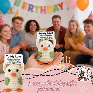 Peluche Canard de Remerciement Faite à la Main au Crochet, Inspirante et Encourageante - Un Cadeau d'Anniversaire Amusant Adapté aux Hommes et aux Femmes - Product Image 6