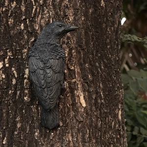 ゴシッククロウ像-レジンレイヴンの彫刻、複雑な黒の質感と鋭いくちばし、壁に取り付けられた屋外/屋内装飾 - Product Image 1
