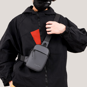 Mini sac bandoulière carré noir personnalisé pour homme et femme - Product Image 3