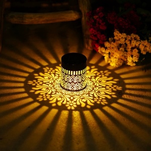 Projecteur mural solaire Mandala changeant de couleur, étanche, en métal, pour clôture, poteau de terrasse, jardin, cour, décoration, cadeau, promotion, jouet - Product Image 1