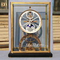 Horloge de table à pendule en verre et laiton vintage avec chiffres romains pour la décoration de la cheminée à la maison
