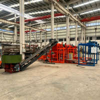 Machine automatique à briques de ciment par vibration QTJ4-25 pour la fabrication de blocs creux en béton et de pavés