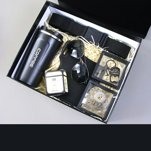 Set regalo all'ingrosso per <span class=keywords><strong>uomo</strong></span> <span class=keywords><strong>con</strong></span> <span class=keywords><strong>cintura</strong></span> di occhiali Thermos orologio da tazza 5-in-1 invia <span class=keywords><strong>uomo</strong></span> san valentino Set regalo - Product Image 4