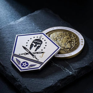 Pièce de monnaie commémorative personnalisée en métal émaillé, de forme irrégulière, vierge, à graver et imprimer, pour souvenirs, avec support - Product Image 1