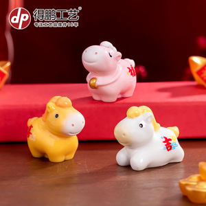 Figuras de caballos coloridas y lindas, mini decoraciones de resina para adornos de escritorio del Año Nuevo Chino - Product Image 5