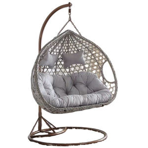 Fauteuil suspendu double place en rotin Lovezone pour extérieur avec coussin imperméable pour patio et jardin, design contemporain - Product Image 1