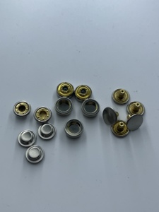 Phong Cách Hiện Đại Biểu Tượng Tùy Chỉnh Hợp Kim Nhôm Thân Thiện Với Môi Đầy Màu Sắc <span class=keywords><strong>Shank</strong></span> Kim Loại Snap Nút Báo Chí Phụ Kiện May Mặc Áo Khoác Mạ - Product Image 2