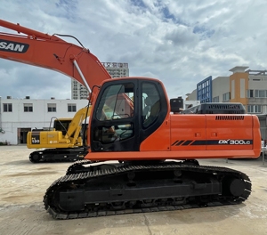 รถขุด Doosan DX300 มือสอง สภาพดี รักษาการใช้งานตามมาตรฐานเดิม พร้อมขาย - Product Image 5
