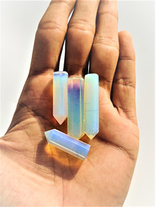 Vente en gros : Pointe de cristal de quartz opale blanche naturelle sculptée dynamique, de haute qualité, pierre précieuse de guérison, décoration d'intérieur Feng Shui - Product Image 2