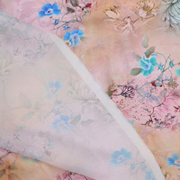 Conception de teinture Halo tissé 97% Polyester 3% Spandex motifs floraux doux et confortable Satin soie imprimé tissu pour vêtements