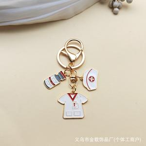 Llavero con Mosquetón y Vendaje Adhesivo para Kit de Primeros Auxilios, Diseño Moderno de Aleación de Zinc, Regalo para el Día de los Enfermeros y Doctores - Product Image 2