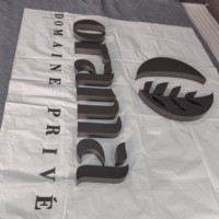 Lettres en relief artistiques modernes : signalétique 3D de haute qualité à finition noire pour les murs de marques de luxe