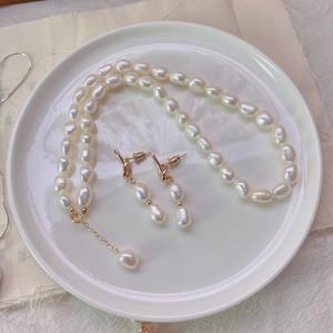 Collar de Perlas Barrocas Irregulares Blancas Naturales con Cadena de Clavícula de Estilo Básico Francés, Versátil e Informal para Uso Diario, Conjuntos de Joyería Fina - Product Image 1