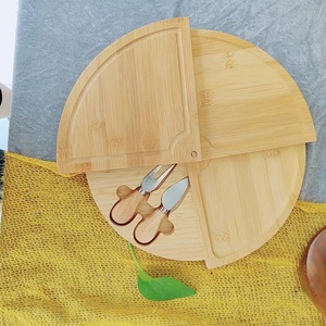 Tabla de queso de madera con juego de cuchillos, bandeja redonda para servir queso, frutas y aperitivos, tabla de cortar de bambú duradera - Product Image 2