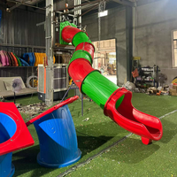 Toboggan incurvé transparent personnalisé en LLDPE sans moteur avec bord de sécurité pour les aires de jeux extérieures, les parcs et les usages de divertissement communautaire