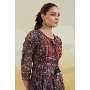 Kurtis en coton pour femmes avec broderie et couture artisanale de style indien en vente en ligne pour femmes - Product Image 5