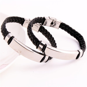 Bracelets pour hommes en <span class=keywords><strong>cuir</strong></span> tressé à la main, style hip-hop <span class=keywords><strong>haut</strong></span> <span class=keywords><strong>de</strong></span> <span class=keywords><strong>gamme</strong></span>, nouveau modèle, avec fermoir simple en acier inoxydable, vente en gros - Product Image 4
