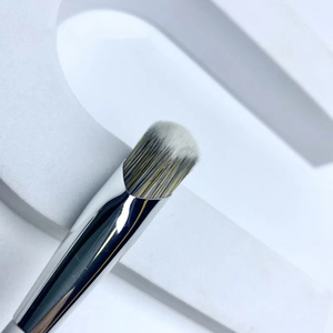 Brocha Correctora Blanca Individual <span class=keywords><strong>Hourglass</strong></span>, Brocha Correctora Diamond, Brochas de Maquillaje Veganas para Base Líquida y Corrector - Product Image 4