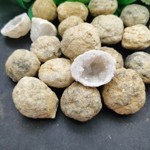 <strong>Cheap</strong> Sale Natural <strong>Crystals</strong> Healing Rough Mineral <strong>Crystal</strong> Agate Geode Clear Quartz Geode Healing - Product Image 1