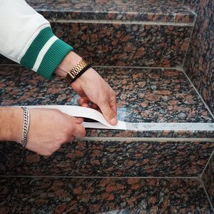 Bande antidérapante pour escaliers 19 mm x 18 m, rouleau adhésif antidérapant pour usage intérieur et extérieur - Product Image 6