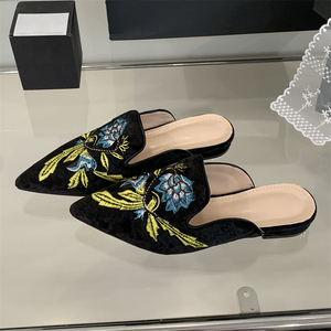 2025 New Elegant Embroidered <b>Flat</b> slippers European and American Fashion Sexy Slip-on Trendy Women's Shoes - Product Image 3