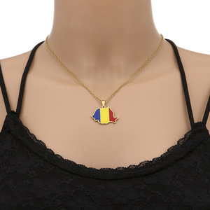 Vente chaude En Acier Inoxydable <span class=keywords><strong>Roumanie</strong></span> <span class=keywords><strong>Carte</strong></span> Colliers 2025 Hommes et Femmes Style Ethnique Goutte D'huile À La Mode Couple Pendentif Colliers - Product Image 2