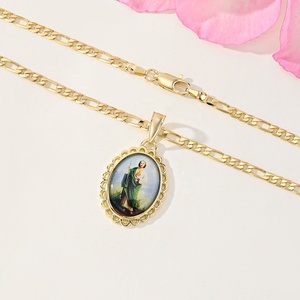 Collana con Ciondolo a Forma di Figura Religiosa, Gioielli Cristiani Placcati in Oro - Product Image 4