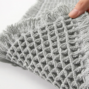 FIGOO - Tapis de bain moderne en gros, design gaufré à pompons, antidérapant, absorbant l'eau, tressé, doux et moelleux pour la douche et la salle de bain - Product Image 3