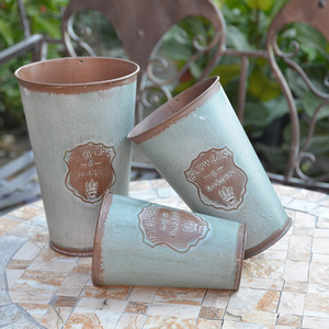 Meistverkaufte Metallkunsthandwerke Europäischer Retro-Blumentopf aus Verzinnung mit Distressed-Effekt, Geeignet für den Wohnzimmertisch - Product Image 1
