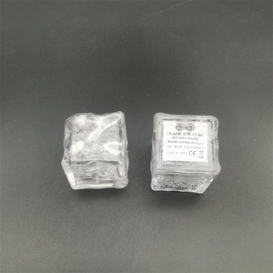 Bán buôn tùy chỉnh vuông nước kích hoạt không thấm nước nhựa tái sử dụng nhấp nháy ánh sáng lên LED ICE CUBE cho đồ uống cocktail Bourbon - Product Image 3