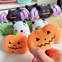 Jouets en peluche couineurs pour chien sur le thème d'Halloween : chauve-souris, citrouille, fantôme mignons