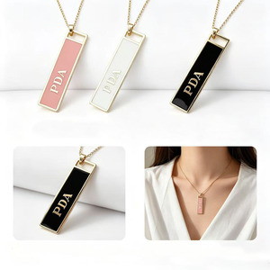 จี้ตัวอักษร PDA ชุบทอง ดีไซน์คลาสสิก สวยหรู เครื่องประดับแฟชั่นสำหรับผู้หญิง สร้อยคอพร้อมจี้ป้ายชื่อเคลือบเงา - Product Image 2