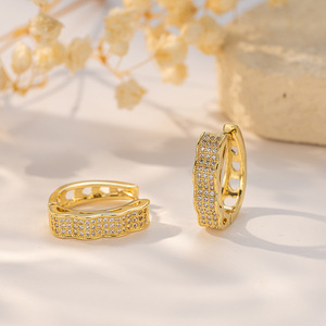 Boucles d'oreilles créoles en or 18 carats avec zircon micro-incrusté, forme géométrique ovale, pour femme, bijoux d'anniversaire - Product Image 2