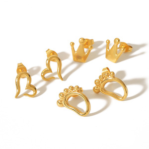 Pendientes de tuerca con forma de corazón y corona, chapados en oro de 18k, joyería de moda, regalo para mujer, origen Yiwu - Product Image 5