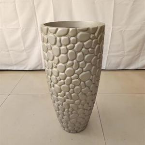 Pot de fleurs moderne en fibre de verre émaillée écologique 30L Léger et durable pour une utilisation en intérieur/extérieur dans les jardins, les maisons et les hôtels - Product Image 1