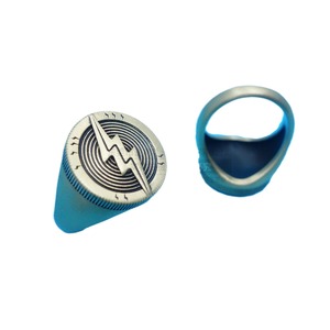 Anillo Atreides, Diseño de Águila en Oro Antiguo y Níquel Negro, Joyería Masculina, Regalo Coleccionable - Product Image 5
