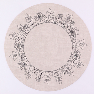 Tovaglietta Rotonda Lavabile in Similpelle con Ricamo Botanico, Tappetino da Tavolo con Ghirlanda Floreale per Ristoranti, Colore Personalizzabile - Product Image 2