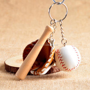 Llavero de béisbol Cadena Mini guante de béisbol y llavero modelo de murciélago Llavero - Product Image 3