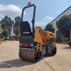 Compacteur hydraulique OEM à roues de 1,5 tonne pour travaux routiers, avec moteur central, en promotion - Product Image 1