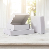 Boîte d'expédition pliable durable en carton ondulé, fabriquée à partir de matériaux recyclés, avec revêtement UV, pour l'emballage de vêtements, de chaussures, de chaussettes, pour la vente au détail
