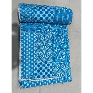Colcha de algodón Kantha hecha a mano con estampado artístico en bloques y textura en capas para un uso cálido y elegante en el dormitorio. - Product Image 2