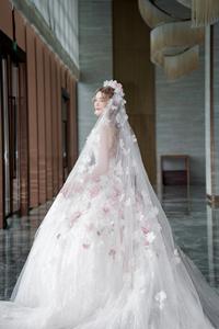 Robe de mariée romantique rose à fleurs, robe de bal luxueuse en tulle scintillant, robe de mariée sans bretelles avec fleurs 3D et <span class=keywords><strong>voile</strong></span> assorti - Product Image 3