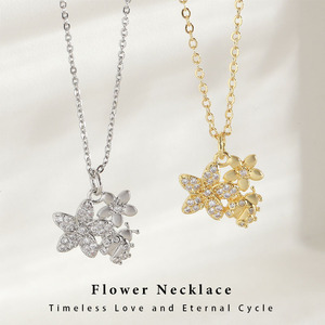 Collier ras-du-cou réglable avec pendentif deux fleurs pavées <span class=keywords><strong>de</strong></span> zircon, en cuivre épais plaqué bicolore, délicat, pour un effet amincissant et un style superposé printanier - Product Image 1